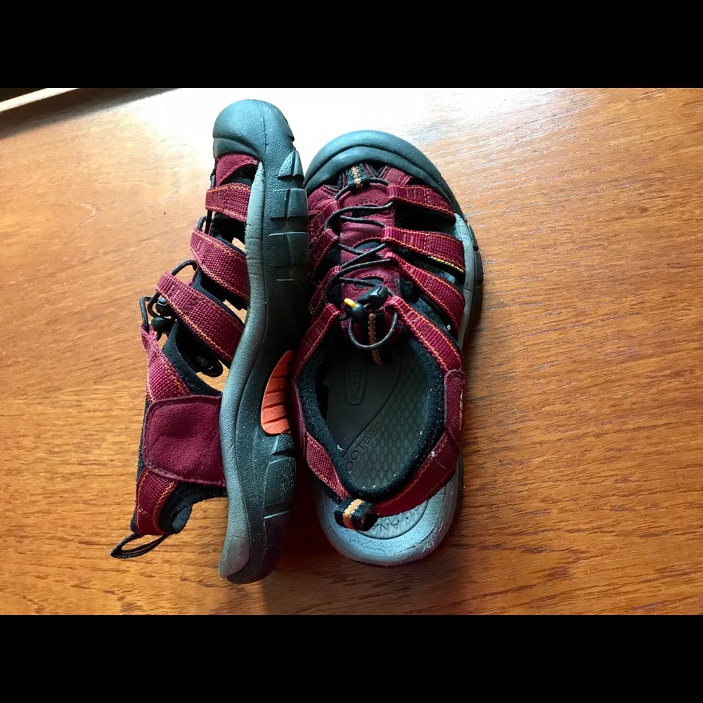 Red Keen women’s size 8.5 M